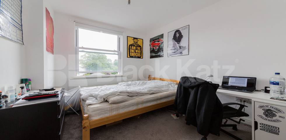 Fantastic spacious three bed mins to tube and shops  Hillmarton Road, Caledonian Road